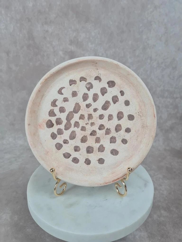 Assiette décorative ancienne en terre cuite à pois bruns 🪵🍂